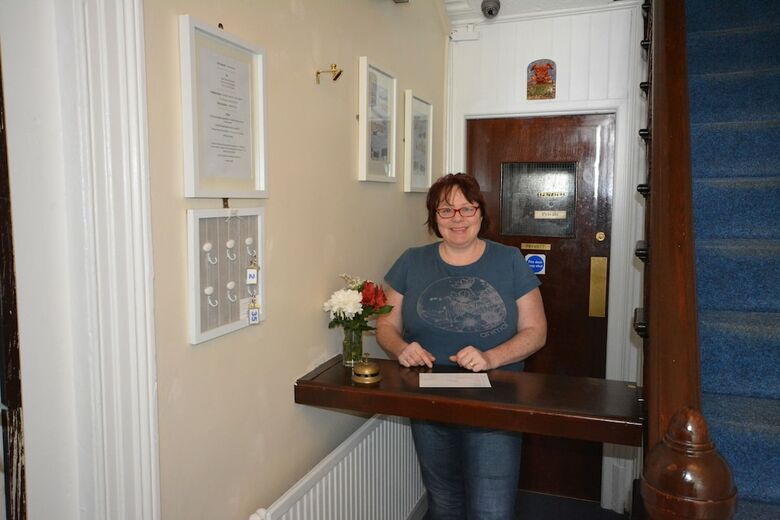 Hostal Leonardos Guest House