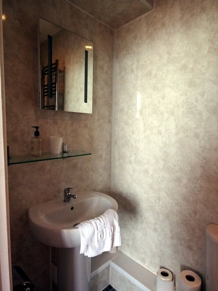 Hostal Leonardos Guest House