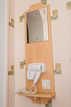 Hostal Four Seasons Guest House