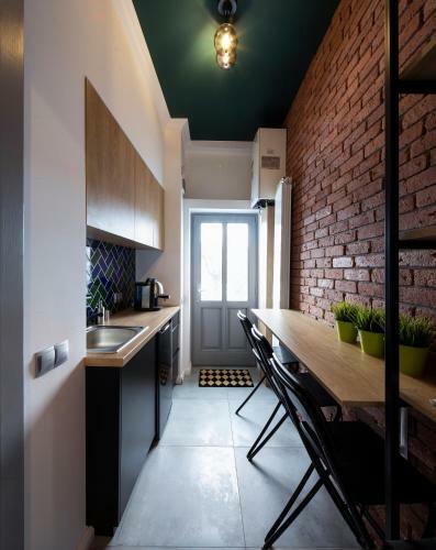 Old Town Courtyard Apartment With Private Parking