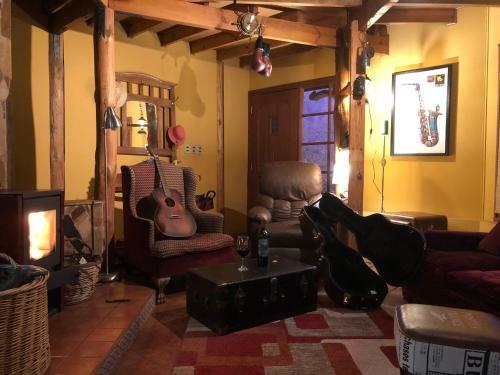 Casa de Monta�a Inmersa En Bosque Nativo