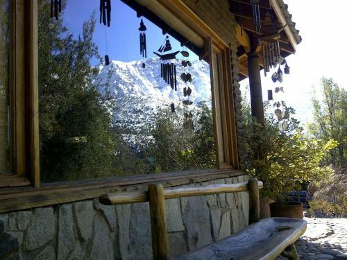 Casa de Monta�a Inmersa En Bosque Nativo