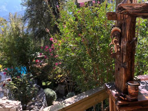 Casa de Monta�a Inmersa En Bosque Nativo