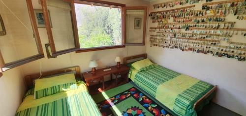 Casa de Monta�a Inmersa En Bosque Nativo