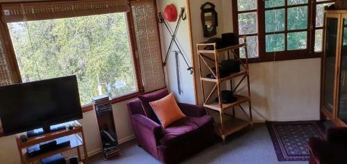 Casa de Monta�a Inmersa En Bosque Nativo
