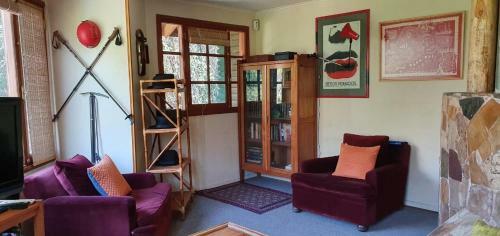 Casa de Monta�a Inmersa En Bosque Nativo
