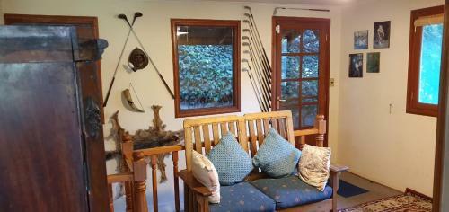 Casa de Monta�a Inmersa En Bosque Nativo