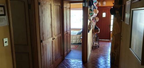 Casa de Monta�a Inmersa En Bosque Nativo
