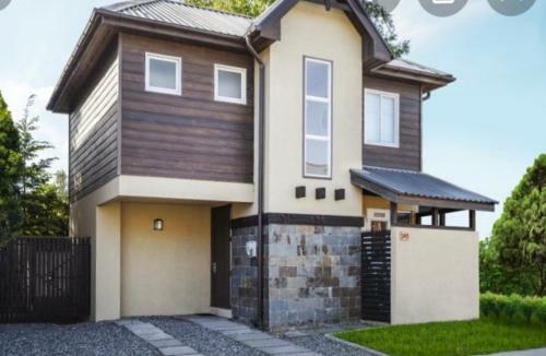Arriendo Casa En Puc�n, Condominio Los Robles II
