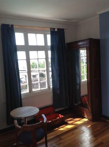 Hostal Pontoval B&B