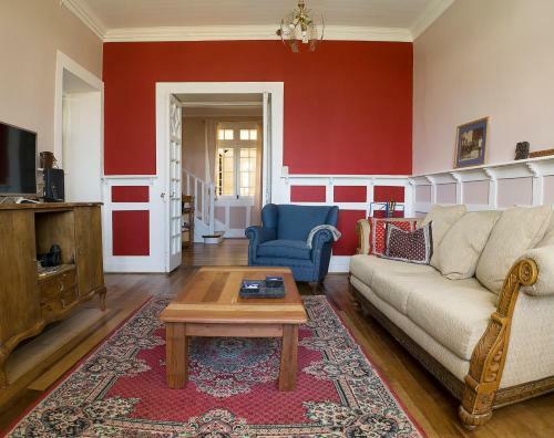 Hostal Pontoval B&B