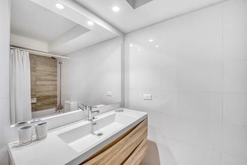 Apartamento Sunny Side 3br W/ View, Parking, Pool & Gym