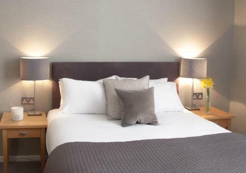 The Warwick Arms Hotel