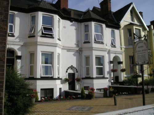 Hostal Cambridge Villa Hotel