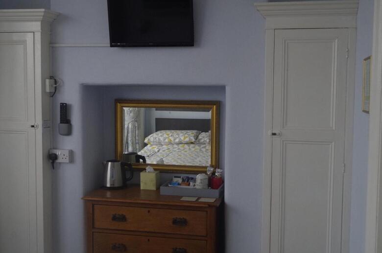 Hostal Varley House