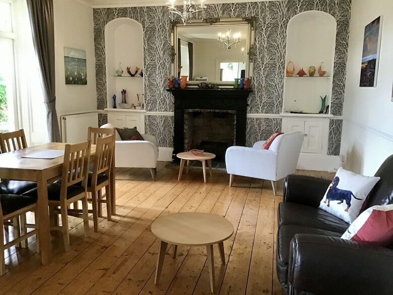 Hostal Epchris House