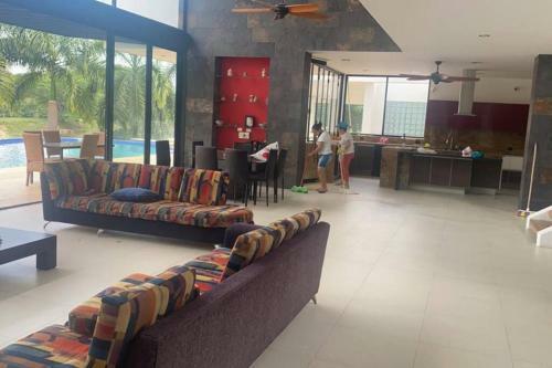 Casa Moderna Campestre Con Piscina En Melgar