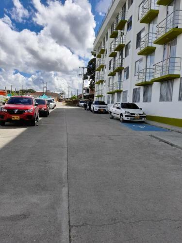 Apartamento Piscina A 3' Del Parque Del Caf�