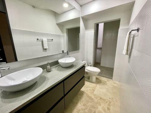 Casa Catalina Luxury 9bdr Villa In Lleras Park