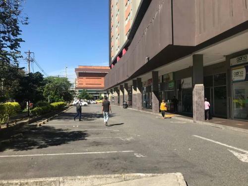 Apartamento Amoblado En Los Colores Cerca A Todo