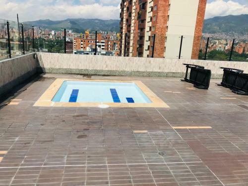 Apartamento Amoblado En Los Colores Cerca A Todo