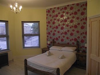 Hostal Rooftree Guest House