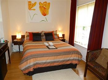 Hostal Oaklands House