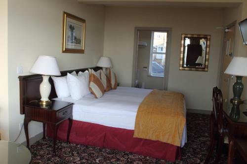 Hostal Marine Hotel