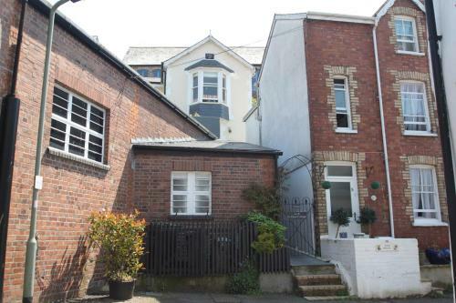 Hostal St Elmo Cottage