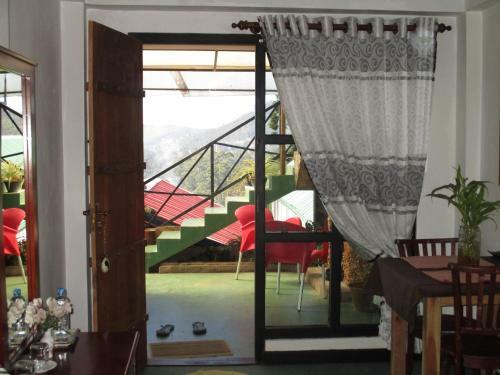 Hostal Redwood Homestay