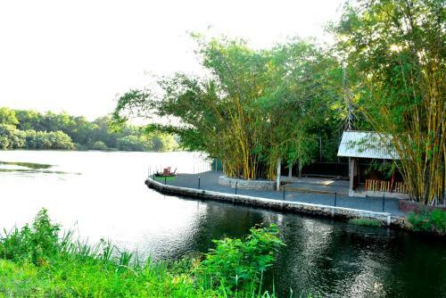 Hotel Pelican Lake