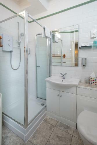 Hostal Clairmont Guest House