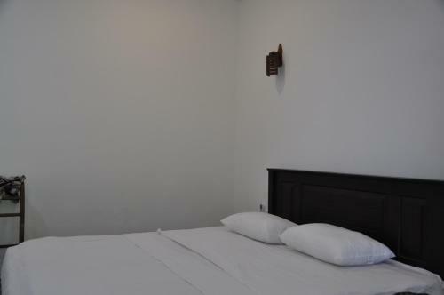 Hostal Dewmina Guest House