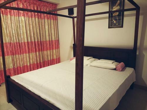 Hostal Way Point