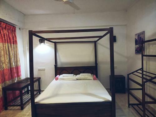 Hostal Way Point