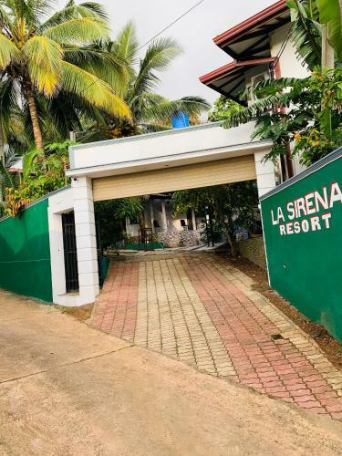 Hostal La Sirena Resort