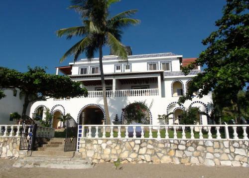 Hostal Squares Beachside Apartments