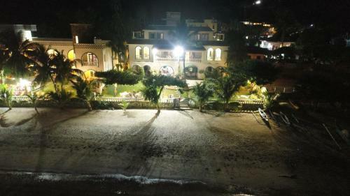 Hostal Squares Beachside Apartments