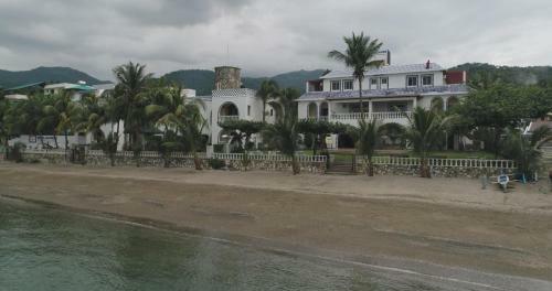 Hostal Squares Beachside Apartments