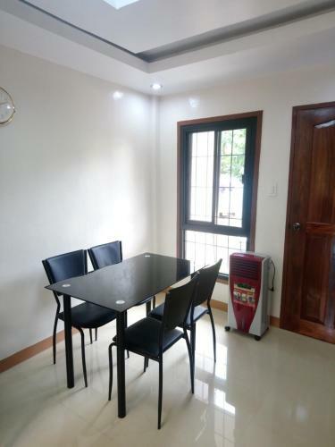 Posada J And C Residences