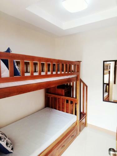 Posada J And C Residences