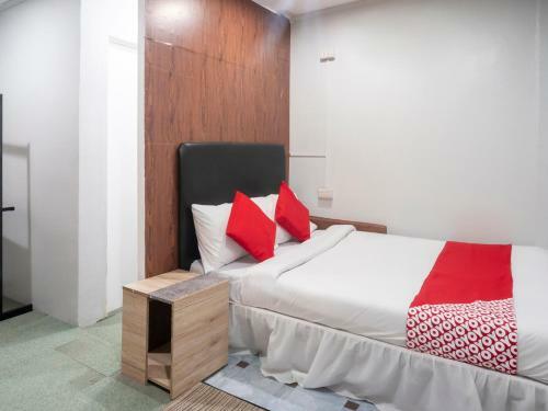 Hotel Vaccinated Staff - Oyo 552 Vines Ape Nap Hostel