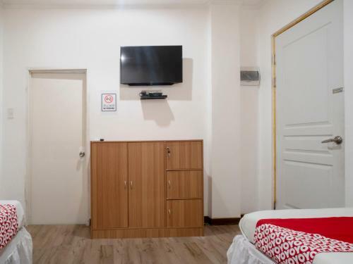 Hotel Vaccinated Staff - Oyo 552 Vines Ape Nap Hostel