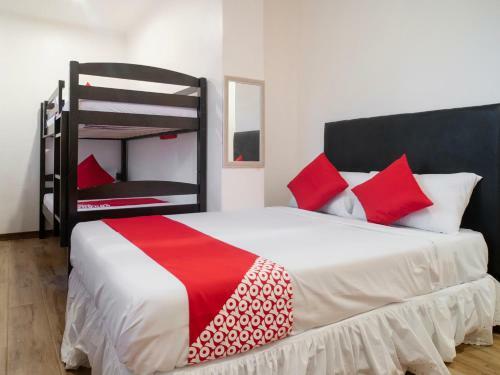Hotel Vaccinated Staff - Oyo 552 Vines Ape Nap Hostel