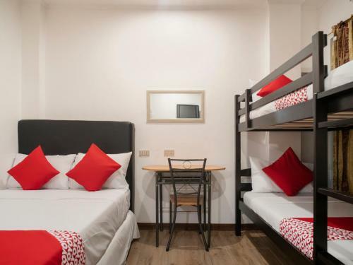 Hotel Vaccinated Staff - Oyo 552 Vines Ape Nap Hostel