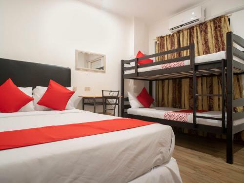 Hotel Vaccinated Staff - Oyo 552 Vines Ape Nap Hostel