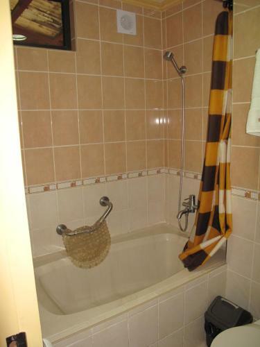 Apartamento Makati Suites At Travelers Inn