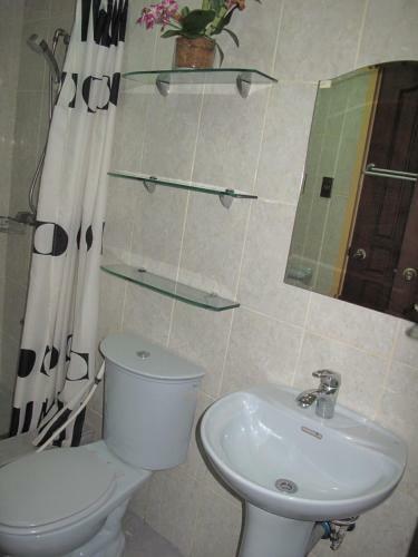 Apartamento Makati Suites At Travelers Inn