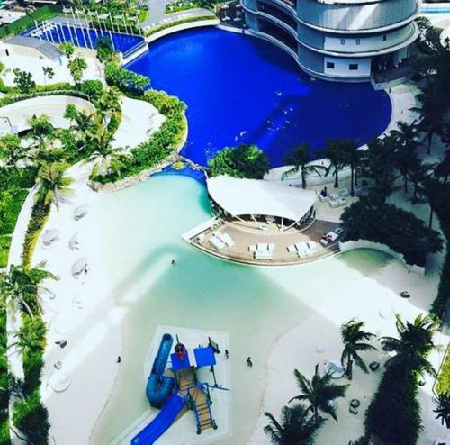 Apartamentos John's Azure Wavepool Near Airport