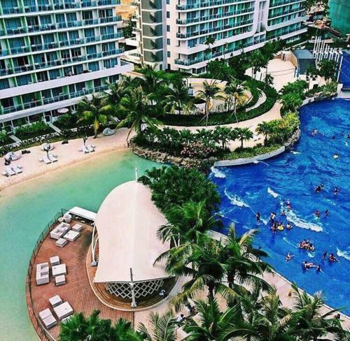 Apartamentos John's Azure Wavepool Near Airport